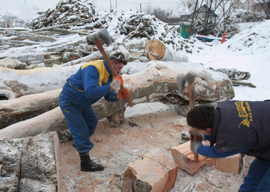 Gallery Russia Ukraine gas row: snian workers cuts wood by roadside  in Sarajevo