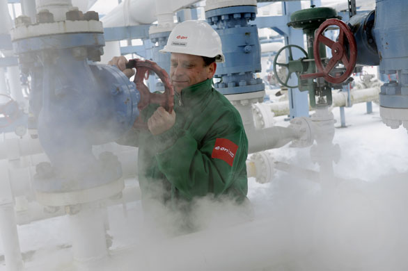Gallery Russia Ukraine gas row: Engineer of the E.ON Natural Gas Storage Company checks the pressure