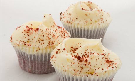 hummingbird bakery red velvet cake: Red velvet cupcake with creamy
