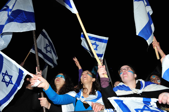 Gallery Gaza world protests:  Israelis shout n support the Israeli military action in the Gaza strip 