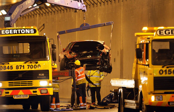 Gallery Ronaldo's crash: lifting onto truck