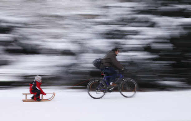 Gallery 24 hours in pictures: snow in Berlin 