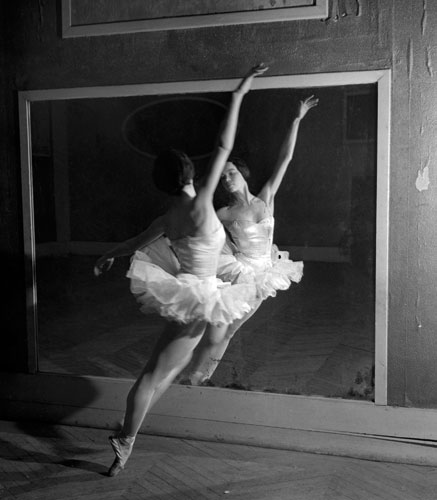 Willy Rizzo: Leslie Caron at the Opéra (1950)