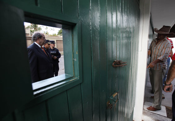 24 hours in pictures: protest continues over Honduras coup