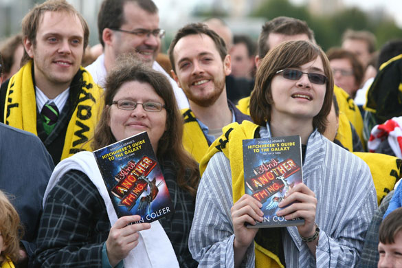 Hitchcon 2009: Fans hold up Eoin Colfer's And Another Thing the sixth novel in the series 