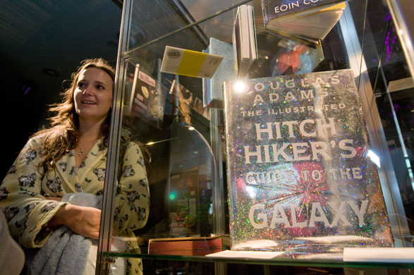Hitchcon 2009: Copies of Douglas Adams' Hitchhiker's Guide To The Galaxy 