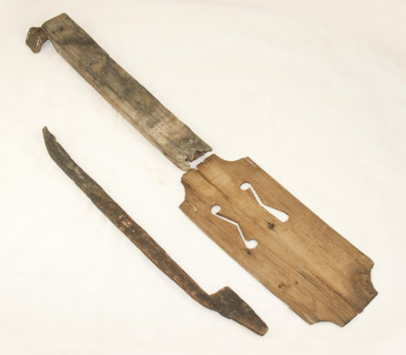 Mary Rose : Tudor fiddle and bow found on Mary Rose  