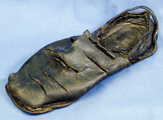 Mary Rose : A Tudor shoe worn by the crew of the Mary Rose