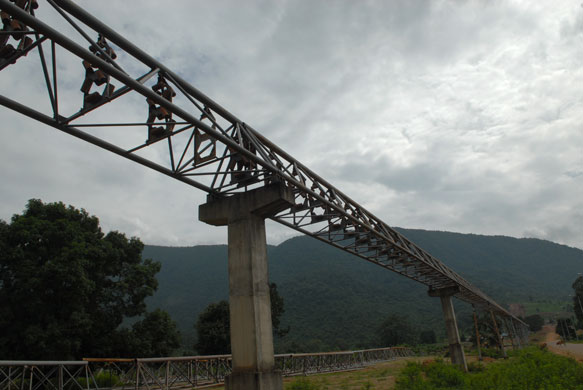 Vedanta in India: A conveyor belt runs up to Niyamgiri mountain in Orissa state, India