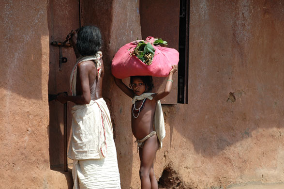Vedanta in India: A mother and daughter from the Dongria Kondh tribe in Devapada