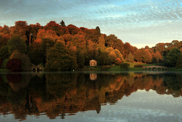 autumn: autumn colours in Stourhead