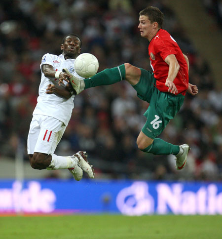 England v Belarus : Shaun Wright Phillips is beaten to the ball by Igor Shitov
