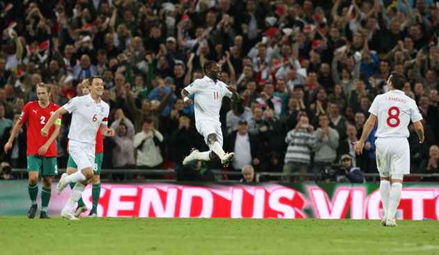 England v Belarus : Frank Lampard &  John Terry watch Shaun Wright-Phillips celebrate his goal 