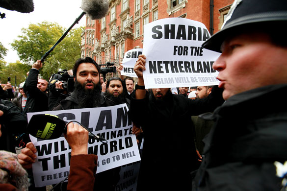 Geert Wilders: Protesters outside Geert Wilders' press conference