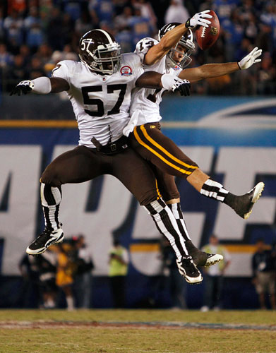 24sport: Denver Broncos Stokley celebrates his touchdown with teammate Mario Haggan 
