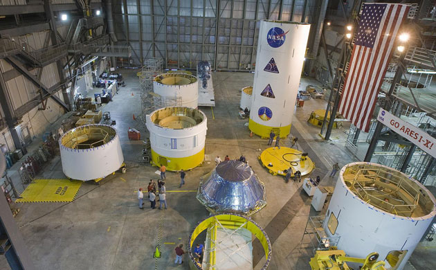 Ares I-X : Assembly at Vehicle Assembly Building at the Kennedy Space Center