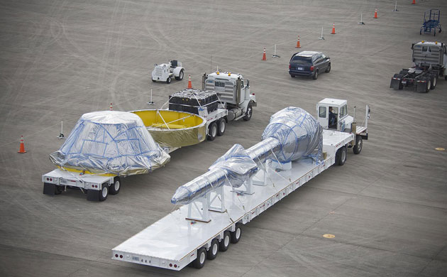 Ares I-X : Assembly at Vehicle Assembly Building at the Kennedy Space Center