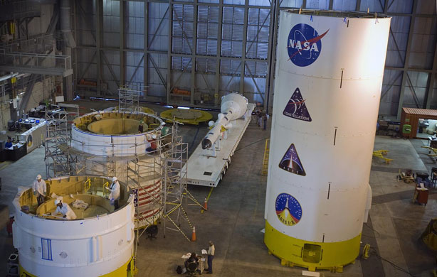 Ares I-X : Assembly at Vehicle Assembly Building at the Kennedy Space Center