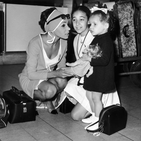 Shirley Bassey: Bassey with daughters