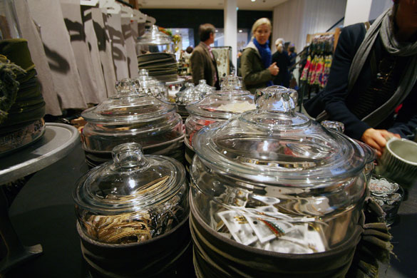 Anthropologie London: Glass jars used for display