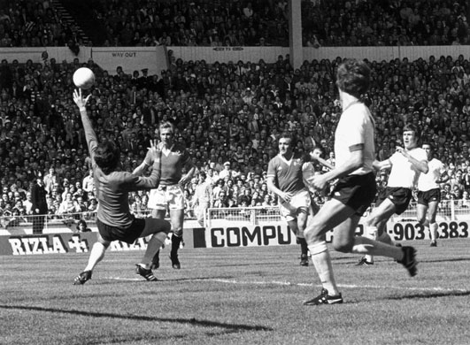 Liverpool v United: 1977 FA Cup Final United win 2-1