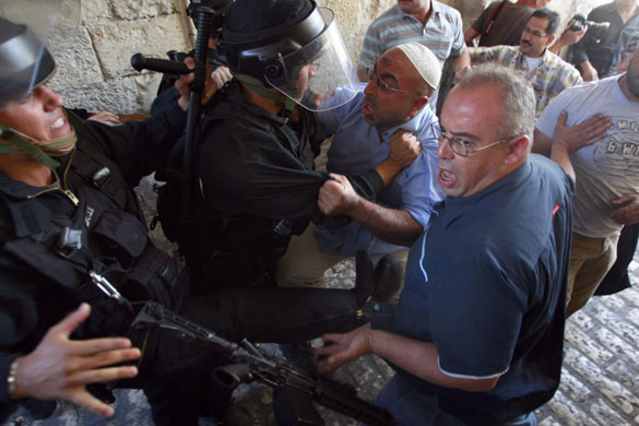 Clashes in Jerusalem: Clashes Break Out Around The Temple Mount Compound