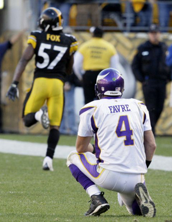 <b>Pittsburgh Steelers 27, Minnesota Vikings 17:</b> Vikings quarterback Brett Favre can only watch after Steelers defender Keyaron Fox intercepted his pass and returned it for an 82-yard touchdown. Pittsburgh (5-2) converted two Favre turnovers into touchdowns as the Steelers ended the Vikings (6-1) winning streak. Favre will be keen to put this loss behind him as he prepares for next week's game against the Green Bay Packers, his former team