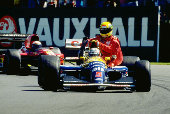 Nigel-Mansell-gives-Ayrto-007.jpg