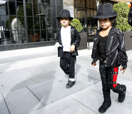 Michael Jackson movie: children dressed as michael jackson in LA