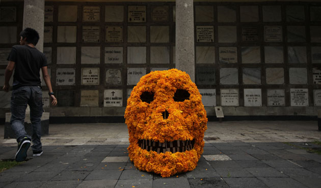 24 hours in pictures: day of the dead preparations in mexico