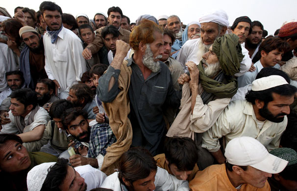 24 hours in pictures: Pakistani refugees fight in a queue in Dera Ismail Khan