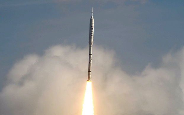 Ares rocket launch: The Ares 1-X test rocket lifts off