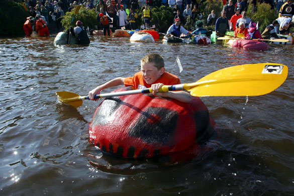 Pumpkin carving: Pumpkin paddling