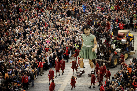 24 Hours in Pictures: Street theatre company present open air spectacle