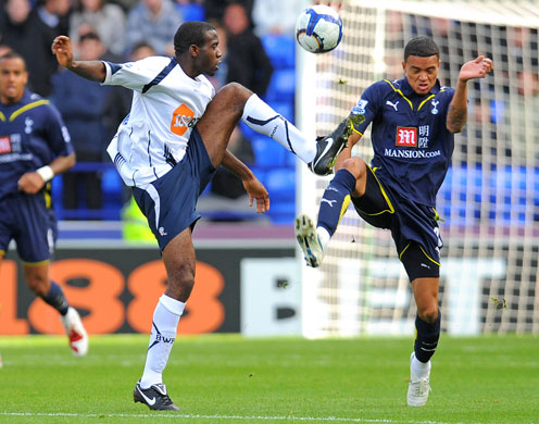 Saturday Premiership: Bolton's Fabrice Muamba & Spurs' Jermaine Jenas clash for the ball