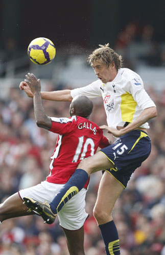 Arsenal v Tottenham: Peter Crouch beats William Gallas in the air