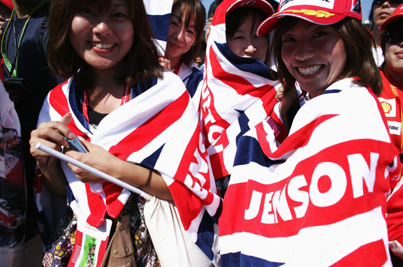 F1 grand prix of Japan: Jenson Button fans 