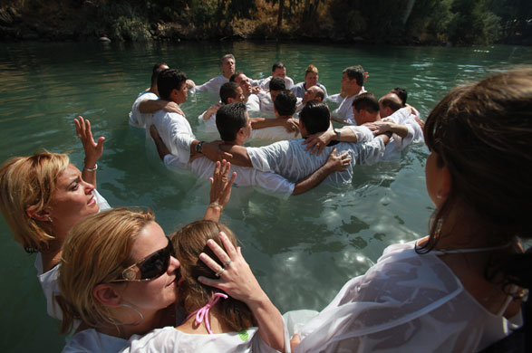 24 hours : brazilian christian pilgrims baptised in river jordan
