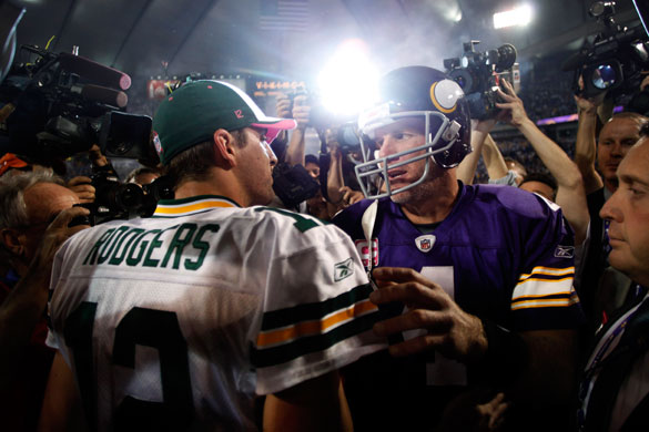 24sport: Aaron Rodgers and Brett Favre meet after the Viking victory
