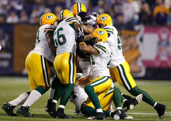 24sport: Packers defense tackles Vikings' Peterson