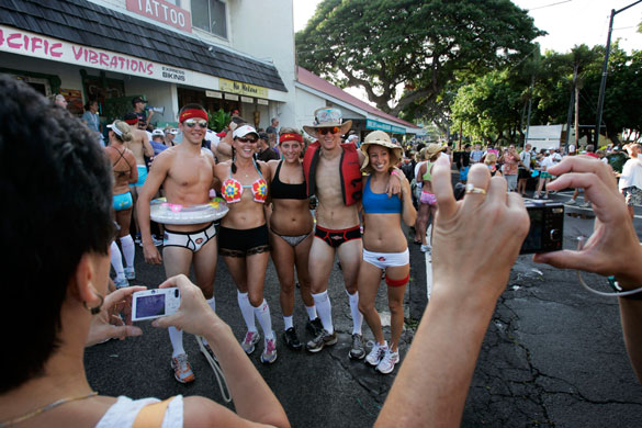 24sport: Competitors wear bad underwear in the annual Underpants Run