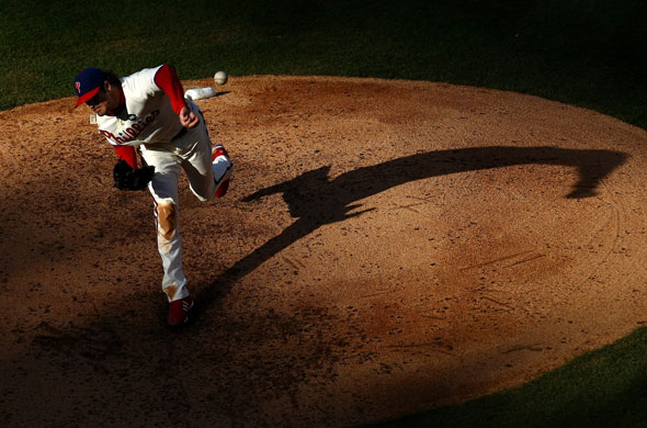 24sport: Starting pitcher Cole Hamels of the Philadelphia Phillies throws a pitch