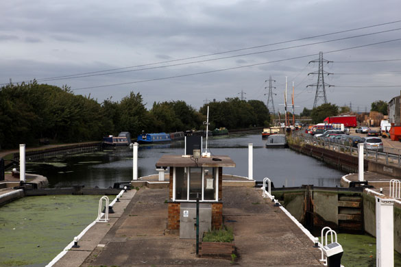 River Lee: Ferry Lane locks, Tottenham in north London