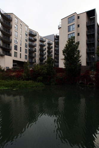 River Lee: Blocks of flats at Old Ford Lock, Bow