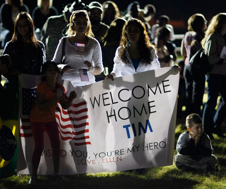 24 hours: Fort Hood, US: Families wait for their loved ones to arrive home