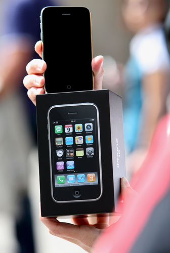 Week in Business: Launch of the new iPhone 3G in France
