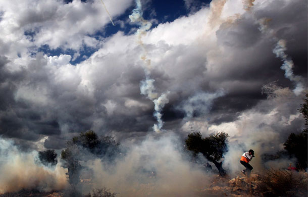 24 Hours in Pix: Demonstration against the controversial Israeli barrier