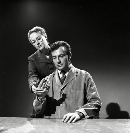 Edward Woodward obit: 1959: Edward Woodward in 'One A Penny, Two A Penny'