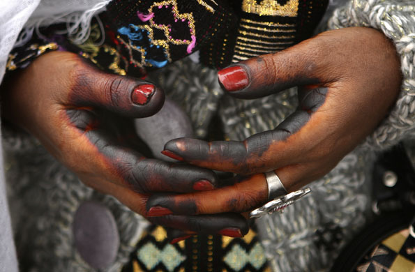 17 November 2009: Jerusalem: The hands of an Ethiopian Jewish woman