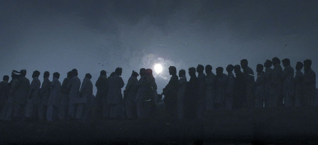 17 November 2009: Dera Ismail Khan, Pakistan: People fleeing South Waziristan